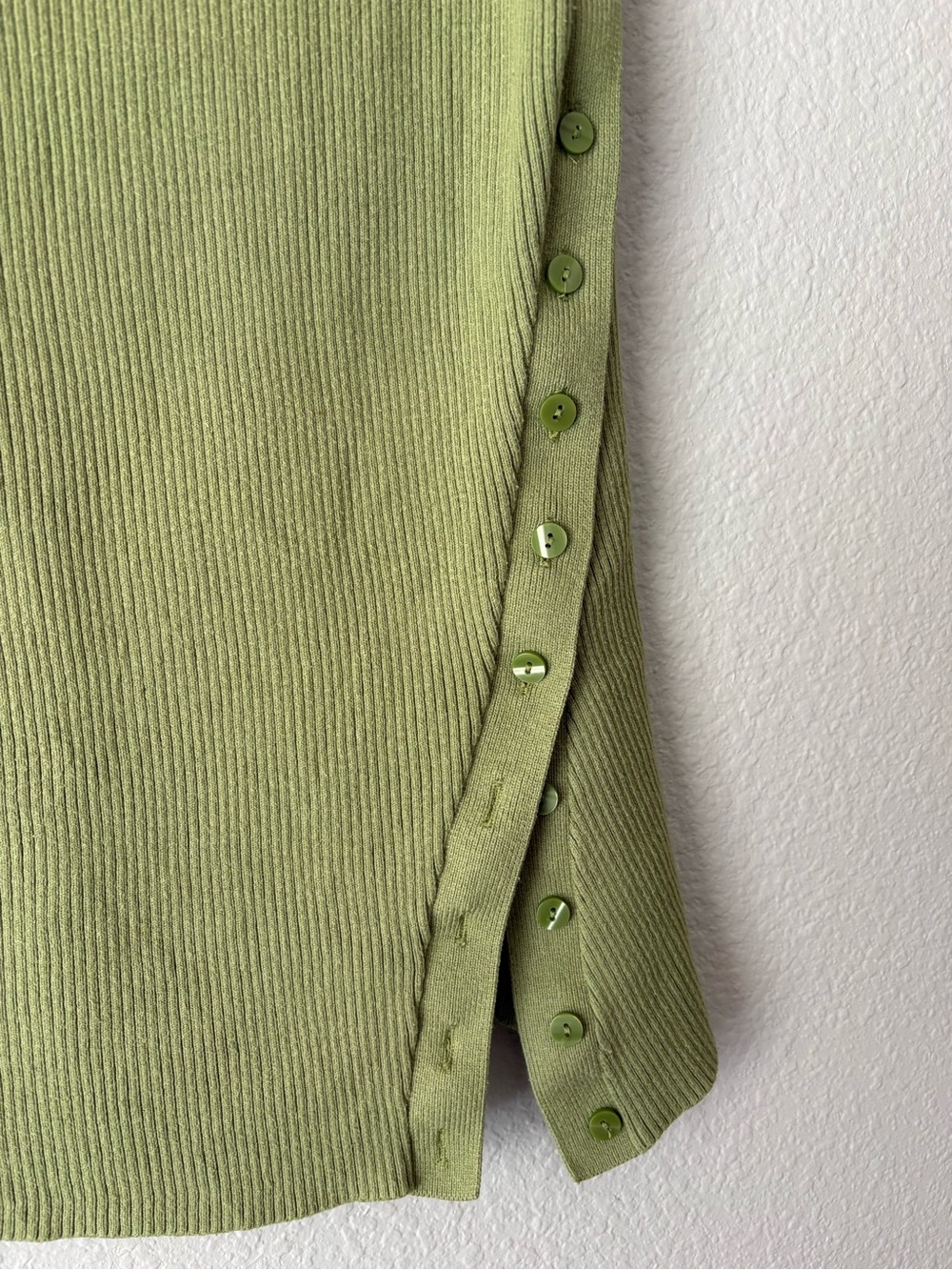 Abercrombie Side Button Tank - Picture 4 of 6